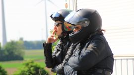 Sicher durch die Mopedsaison:  Der richtige Helm kann schwere Kopfverletzungen verhindern