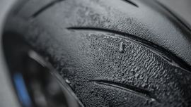 Bridgestone stellt den Battlax Hypersport S23 vor, seinen neuen Hypersport-Motorradreifen für die Straße, der ab Januar 2024 erhältlich sein wird.