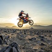 Luciano Benavides von Red Bull KTM Factory Racing zeigte auf der sechsten Etappe der Rallye Dakar 2025 eine starke Leistung. 