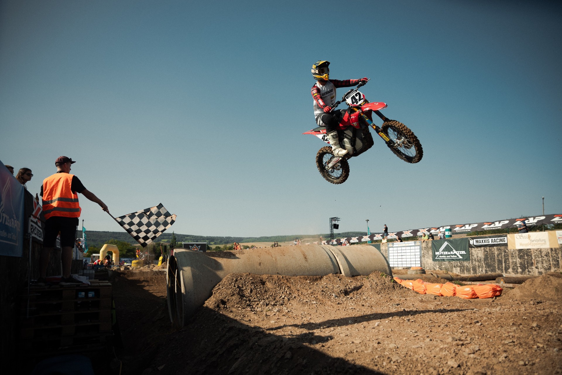 Eddie und Taddy glänzen beim EnduroCross Kaiserpfalz