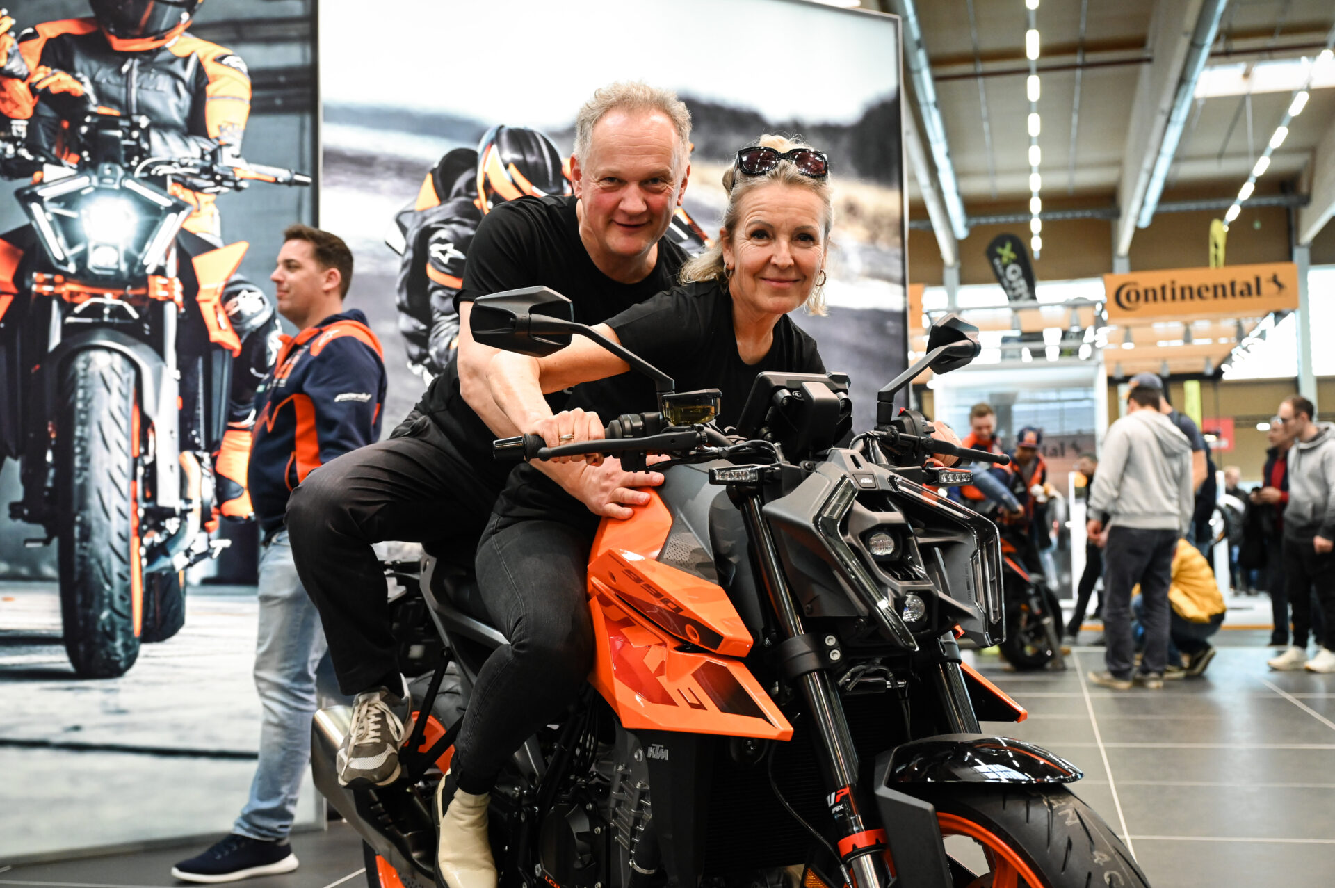 Messe Wels, moto-austria 2025 mit 100 km/h HUMER Anhänger