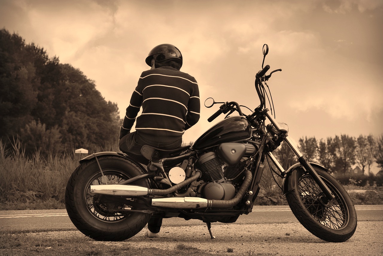 pixabay.de © MabelAmber CCO Public Domain Mit dem Motorrad kann man auf den weltweit schönsten Strecken unterwegs sein.