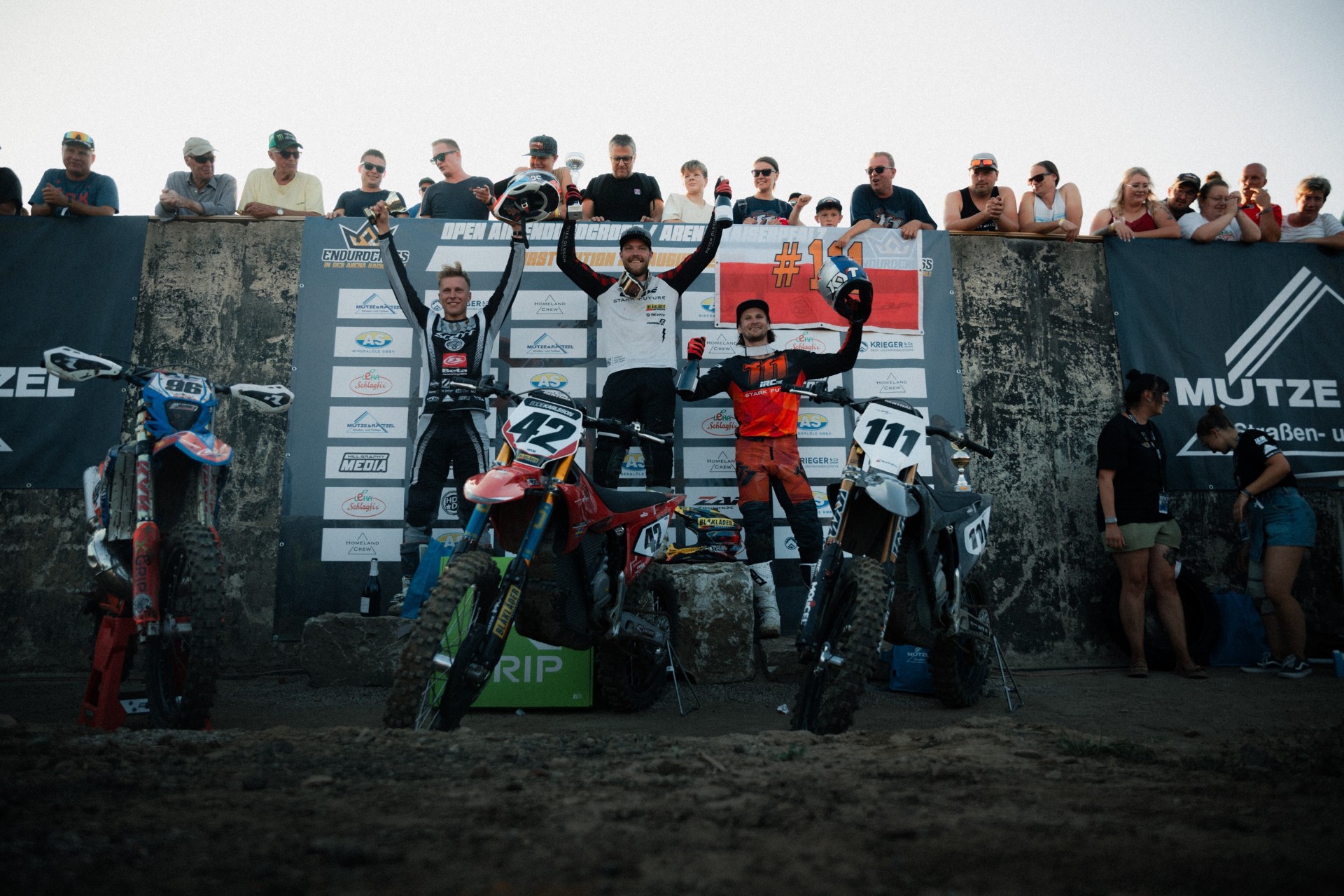 Eddie und Taddy glänzen beim EnduroCross Kaiserpfalz