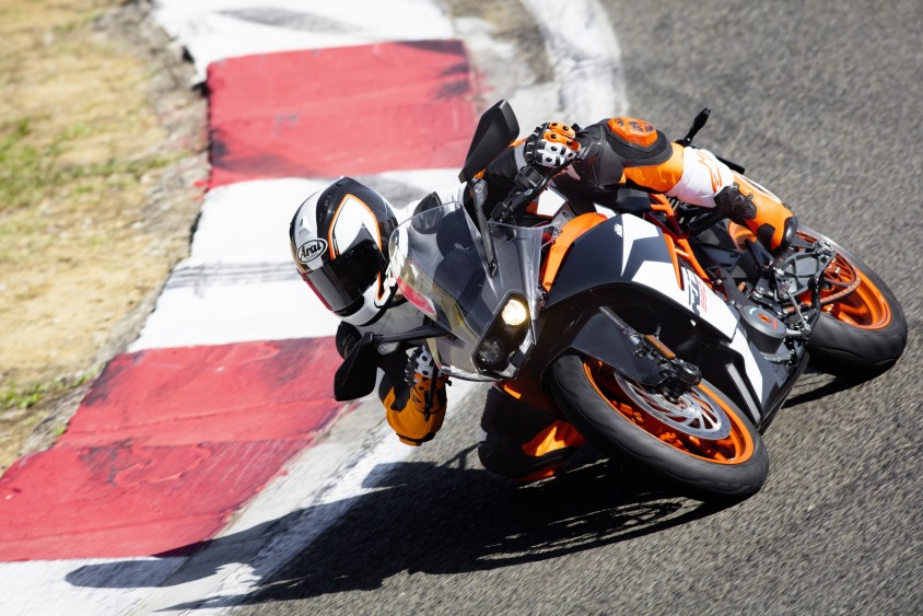 ktm_rc_390_action_01.jpg