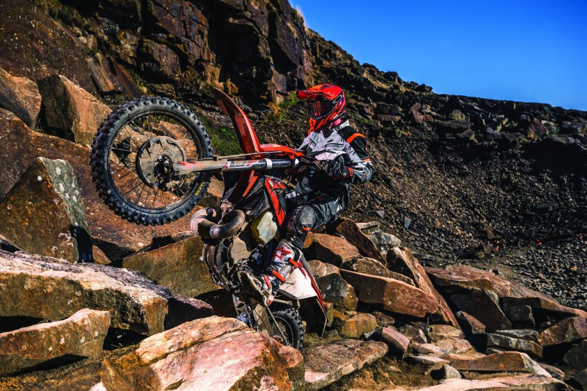 ktm_300_exc_tpi_my_2018_action_03.jpg