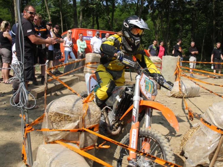 Eine Macht für sich in Nagycenk: Christine Wiesner (VeeRubber KTM)