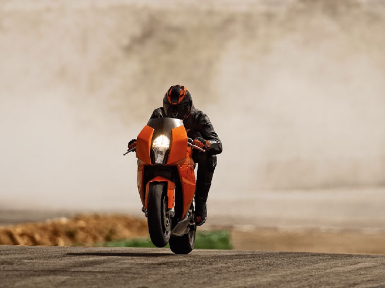 KTM RC8: Ready to Race!