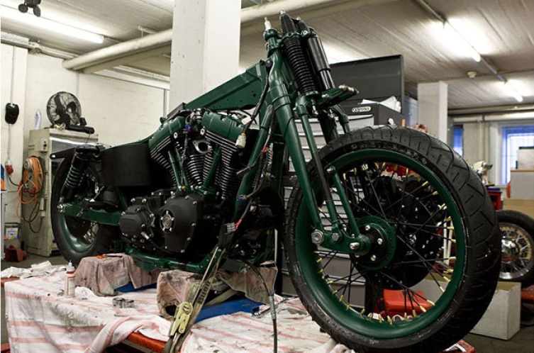 Viel liebevolle Detailarbeit steckt in den Jever-Harleys