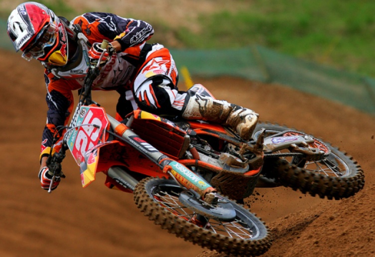 elegante Kurvenfahrt von Marvin Musquin