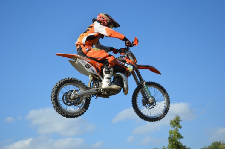 30 Meter sprang Martin Kobler heuer beim int. Weitspringen in Mehrnbach! Der 12-jährige Motocross-Nachwuchsfahrer gilt als große Zukunftshoffnung.