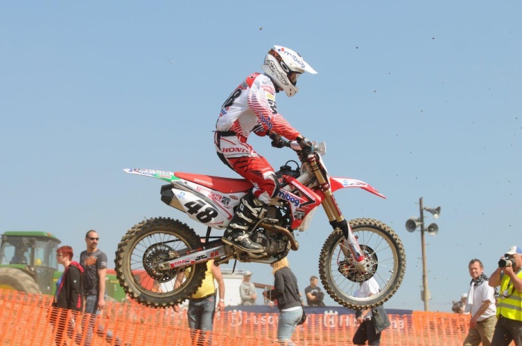 Andi Schmidinger (Honda) ist MSV Weyer Mitglied und zählt in der Käfer-Arena zu den Favoriten der MX OPEN Klasse (Foto: Heti/www.supercross.at)