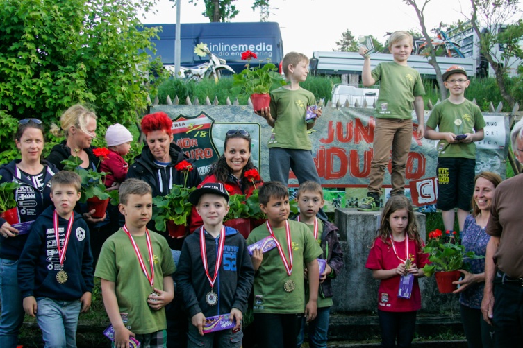 Großer Freude bei der 5/18 JuniorEnduroCup Tagessiegerehrung in Grafenbach (Foto: www.sportpixel.eu)