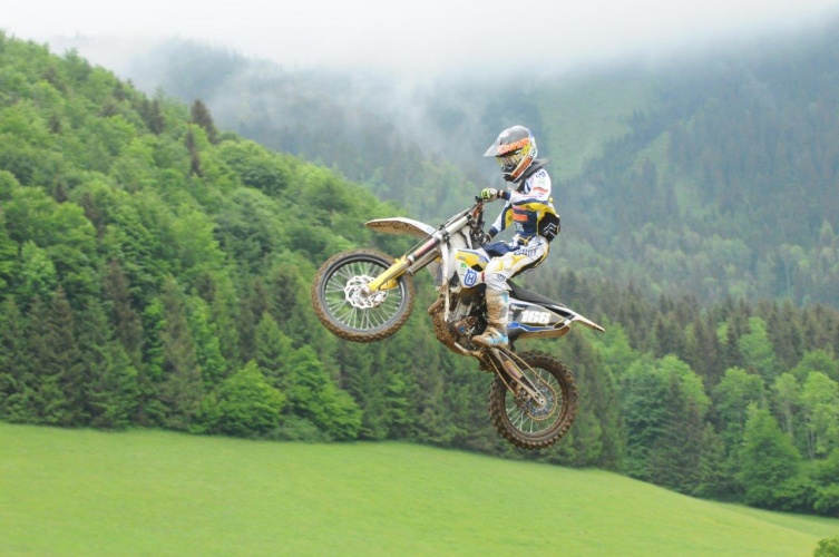 Localhero Michael Sandner verzauberte die Fans mit tollem Motocross-Sport! (Foto: Heti/supercross.at)