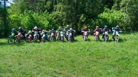 Am Pfingstmontag, 20.05.2024 war Enduro4 Kids zu Gast bei HED Supervisor Philipp Bertl um in den Spuren der ÖM Runde vom Vortag zu trainieren.