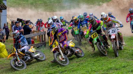 Bei herrlichem Frühsommerwetter fanden schlussendlich 202 Fahrer aus 14 Nationen den Weg nach Schwanenstadt, der zweiten Station der Classic MX Europameisterschaft 2024.