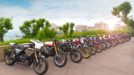 Beim Wheels and Waves Festival in Biarritz, zeigt Honda 16 Custom Bikes aus 9 europäischen Ländern – die kunstvollen Custom Versionen der CL500 stecken voller Fantasie, Kreativität und frischen Denkansätzen. 
