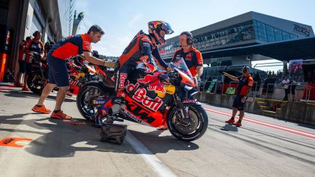 Im Kampf um die MotoGP-Spitze sind die ersten Trainingszeiten auf dem Red Bull Ring notiert. Nicht nur die Rider sind auf Betriebstemperatur, sondern auch die Fans am Spielberg. 