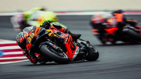 Binder startet aus der zweiten Reihe in die 27 Runden lange Verfolgungsjagd und fährt seine KTM RC16 zu einem vierten Top-Vier-Ergebnis in diesem Jahr - dem zweiten in Folge.