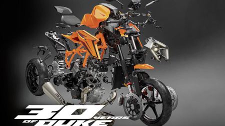 Die KTM DUKE ist ein Statement für Leistung, Agilität und Adrenalin. Zum 30. Geburtstag widmet die KTM Motohall der Straßenikone eine spektakuläre Sonderausstellung.