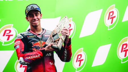 Acosta holt 16 Punkte für eine großartige Leistung im thailändischen Nieselregen und sein erstes MotoGP-Podium bei Regenwetter.