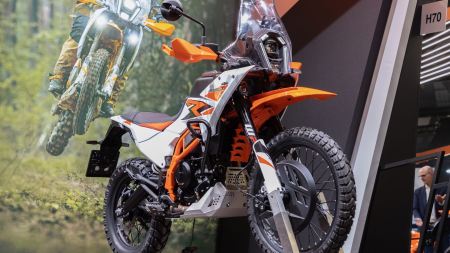 Auf der EICMA präsentiert KTM (auch) die 390 Adventure R 2025, keineswegs eine einfache Variante der bereits erhältlichen 390 Adventure. 