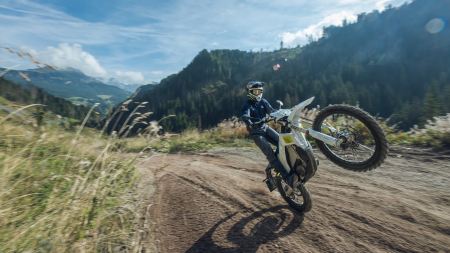 Husqvarna Mobility baut das Angebot an Elektromotorrädern weiter aus und stellt die aufregende und brandneue Pioneer vor. 