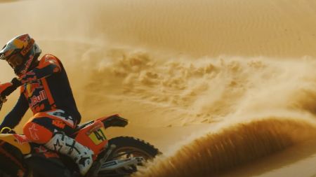 Mit einem starken Aufgebot aus Kevin Benavides, Daniel Sanders und Luciano Benavides ist Red Bull KTM Factory Racing READY TO RACE für die Dakar Rallye 2025!