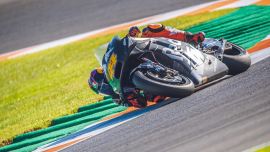 Red Bull KTM Factory Racing und Red Bull KTM Tech3 haben sich in Valencia und nach dem neunzehnten und letzten MotoGP-Lauf dieser Woche sofort mit ihrem Testprogramm vertraut gemacht.