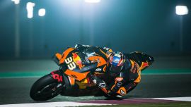 Am zweiten Tag in Folge (und von drei) fuhren die Red Bull KTM Factory Racing-Fahrer Brad Binder und Pol Espargaro mehr als 110 Runden auf der 5,4 km langen Strecke.