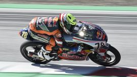 Bei den ersten Rennen des Red Bull MotoGP Rookies Cups auf dem Red Bull Ring in Österreich fuhr Jakob Rosenthaler die Plätze 17 und 16 ein. 