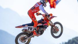 Tony Cairoli triumphierte zum zweiten Mal in dieser Saison in der MXGP, während Rene Hofer in der MX2-Klasse mit der KTM 250 SX-F der erste österreichische Sieger in einer Hauptkategorie seit Heinz Kinigadner 1987 wurde.