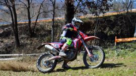 Die erste Runde des Enduro Master Beta fand in Anghiari (AR) statt, in Verbindung mit der toskanisch-umbrischen Regionalmeisterschaft, die vom Moto Club Adventures organisiert wurde.