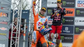 Jeffrey Herlings dominiert den GP der Niederlande bei warmen und sonnigen Bedingungen und holt sich seinen 107. Karriereerfolg, seinen vierten im Jahr 2024.