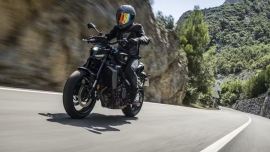 Yamaha stellt die neue MT-09 Y-AMT vor, die erste Yamaha, die mit dem automatisierten Schaltgetriebe (Y-AMT) ausgestattet ist. 