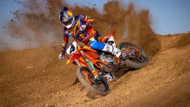 Die neuesten Versionen der READY TO RACE-Motocrossmodelle von KTM sind die wettbewerbsorientierte High-End-Option für Fahrer, die für den Rennsport brennen.