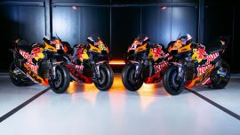 Red Bull KTM Factory Racing und Red Bull KTM Tech3 haben die 2025 KTM RC16 für das neunte Jahr des Herstellers in der Serie enthüllt und werden mit dem bisher stärksten Aufgebot ins Rennen gehen.