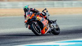 Die erste Runde der MotoGP 2025 bot heiße und schwüle Rennbedingungen auf dem Buriram International Circuit, aber Brad Binder konnte sich von Startplatz 14 bis auf Platz 8 vorarbeiten. 