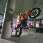 KTM Motohall: Mit Mani Nachts im Museum