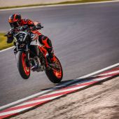 KTM 990 DUKE R - Stärker als die Konkurrenz!