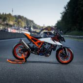 KTM 990 DUKE R - Stärker als die Konkurrenz!