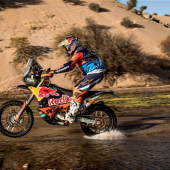 Toby Price hat eine anstrengende zweite Etappe der Desafio Ruta 40 Rallye 2018 um gut zwei Minuten vor seinem Red Bull KTM Factory Racing Teamkollegen Matthias Walkner gewonnen.