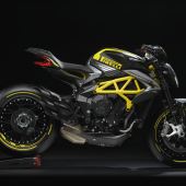 Diese limitierte Version der Dragster 800 RR wurde in einer Weltpremiere bei der Einweihung der neuen P ZERO™ World in Monte Carlo der Öffentlichkeit präsentiert. 