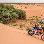 Matthias Walkner vom Red Bull KTM Factory Racing Team hat eine herausfordernde zweite Etappe der Rally du Maroc 2018 gewonnen.