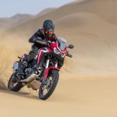 Die CRF1100L Adventure Sports präsentiert sich mehr denn je als komfortables Langstrecken Adventure Bike und ist nun optional mit dem innovativen Showa EERA™ Dämpfungssystem erhältlich. 