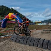 Nach seinem Laufsieg bei der "Enduro Trophy" in Möderbrugg liegt der 25jährige aus Mattighofen in der Enduro ÖM ein Rennen vor Schluss uneinholbar in Führung.