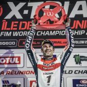 In der Eröffnungsrunde der FIM X-Trial Weltmeisterschaft, die heute Abend auf der Insel Réunion stattfand, feierte der Repsol Honda Teamfahrer Toni Bou einen maßgeblichen Sieg.