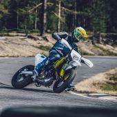 Husqvarna Motorcycles freut sich, die sofortige Verfügbarkeit der Motorräder MY20 701 SUPERMOTO und 701 ENDURO bekannt zu geben.