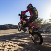 Kevin Benavides vom Monster Energy Honda Team zeigte eine exzellente Leistung und belegte nach der ersten Etappe des Supermarathons den dritten Platz in der Gesamtwertung.