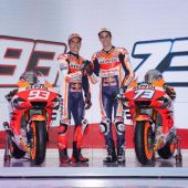 Marc Marquez und sein Neuling Alex Marquez enthüllten in Jakarta, Indonesien, vor dem ersten offiziellen Test des Jahres die neuen Hondas RC213V MotoGP-Maschinen in der Farbe des Jahres 2020.