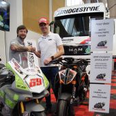 Unfassbar mit welcher Leidenschaft und Begeisterung hier Motorradrennsport gelebt wird – am Bridgestone Stand der moto-austria bekam man zu fachlicher Auskunft von Peter Rohr und Matthias Lanzinger aus der IBHR Serie reichlich Motivation mit.